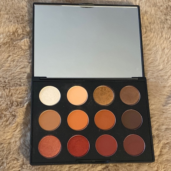 MAC Art Library Flame-Boyant Eyeshadow Palette - Picture 3 of 5